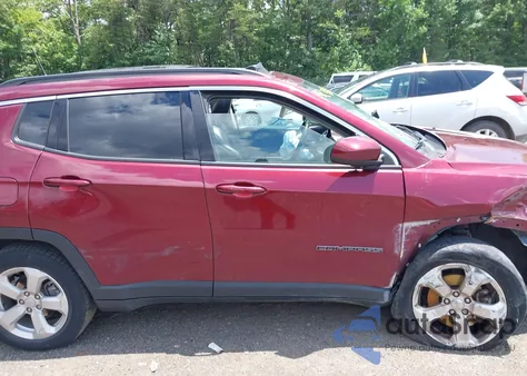 2021 Jeep Compass Latitude 4X4 z USA, uszkodzony, nr VIN 3C4NJDBB5MT547377